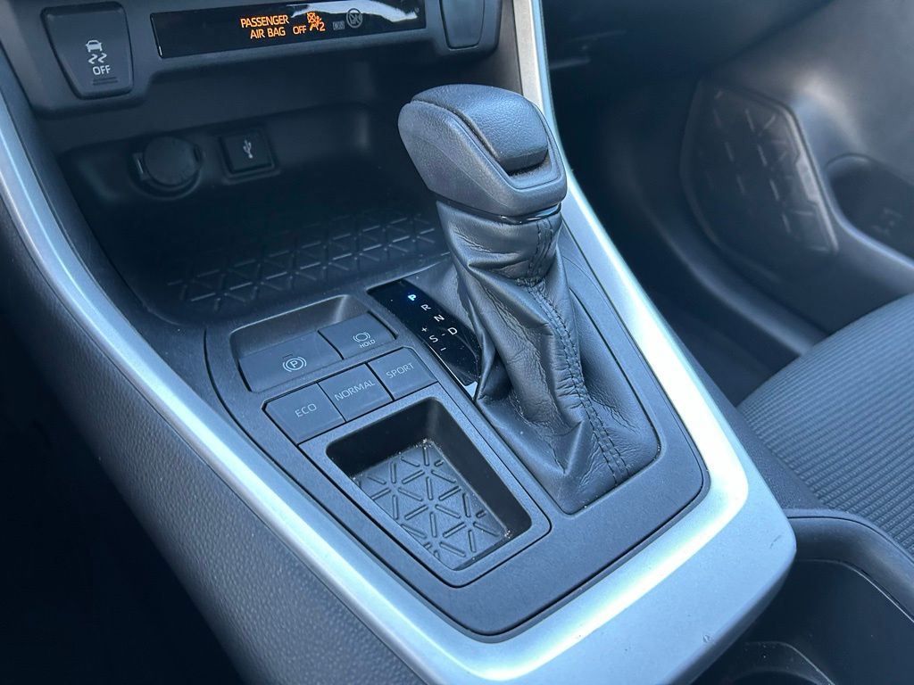 Thumbnail: 2022 Toyota RAV4 - 26