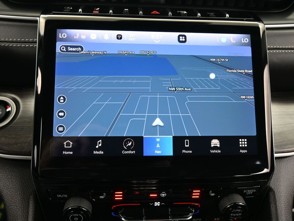 Used 2023 Diamond Black Crystal Pearlcoat Jeep Limited image 19