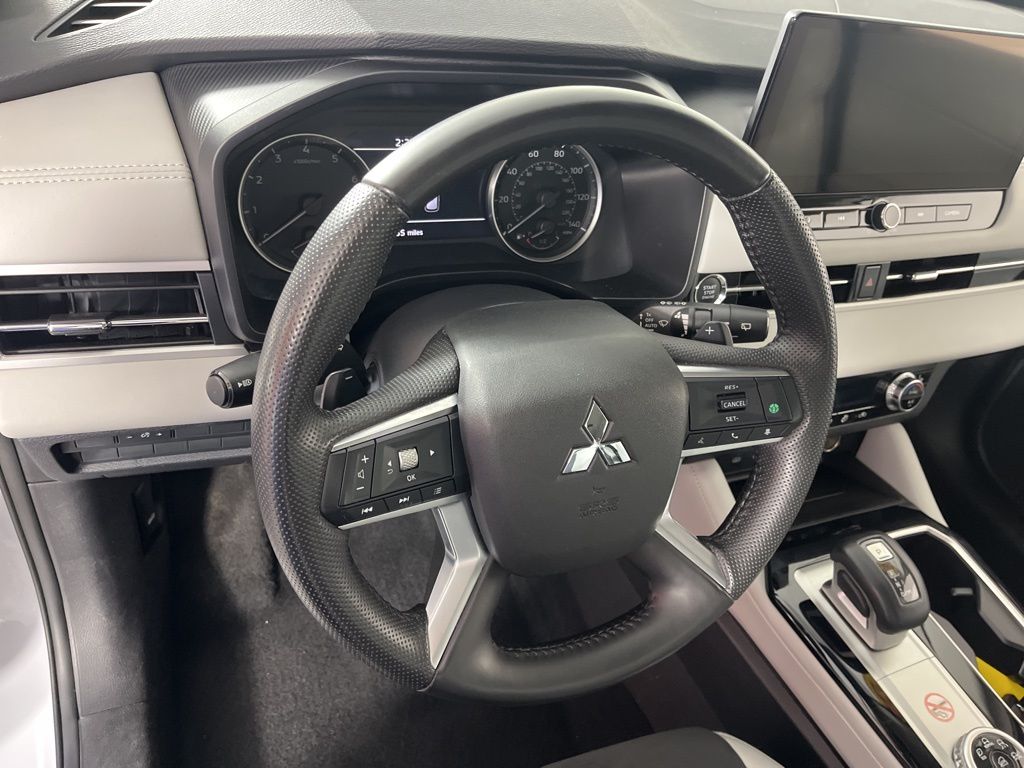 Thumbnail: 2025 Mitsubishi Outlander - 28