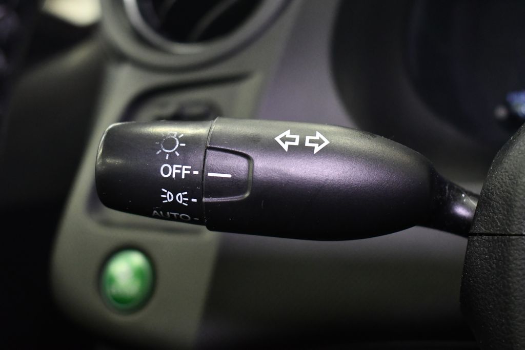 Thumbnail: 2012 Honda Insight - 22