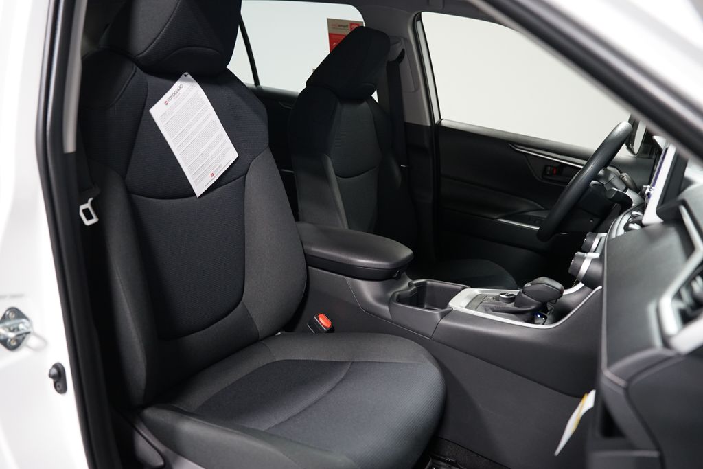 Thumbnail: 2025 Toyota RAV4 - 27