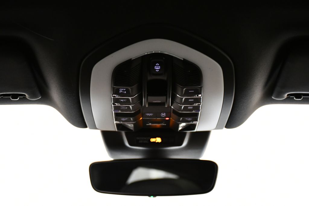 Thumbnail: 2026 Porsche Macan - 21