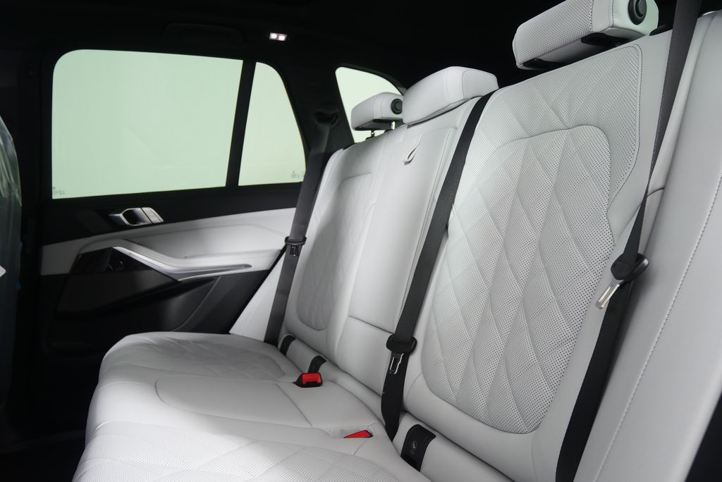 Thumbnail: 2026 BMW X5 - 16