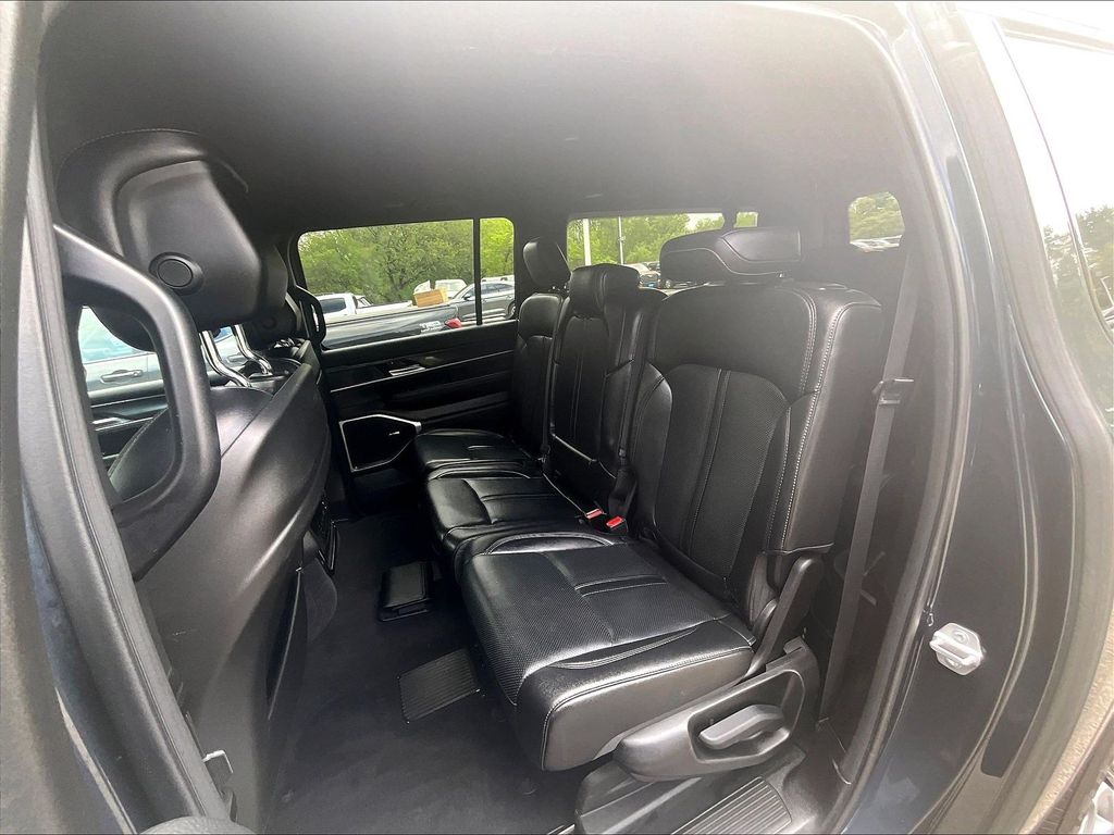 2024 Jeep Wagoneer L — photo 15