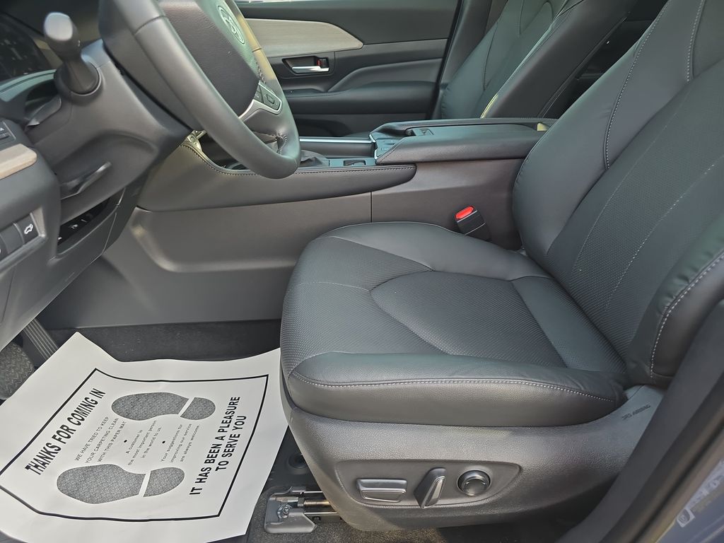 Used 2025 Toyota Grand Highlander SUV