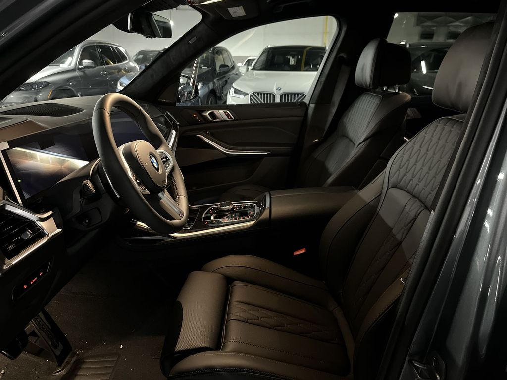 Thumbnail: 2026 BMW X7 - 11