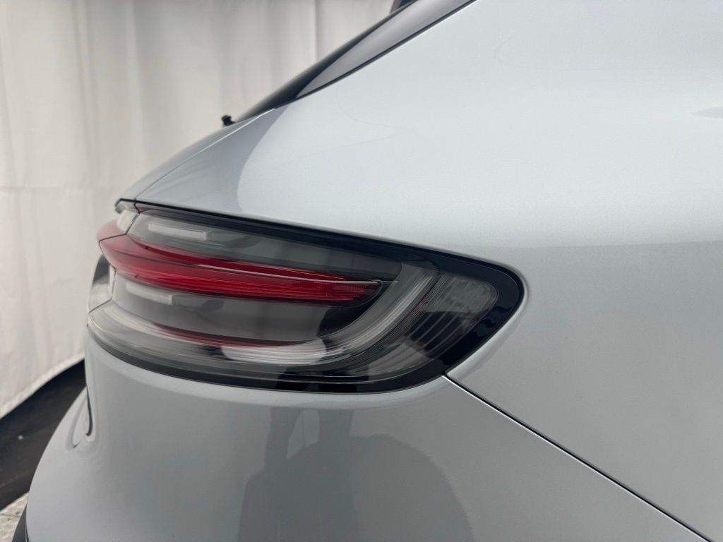 Thumbnail: 2025 Porsche Macan - 14