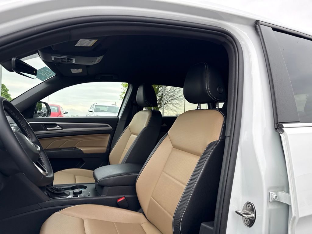 2023 Volkswagen Atlas Cross Sport 2.0T SE White at Sutliff Volkswagen