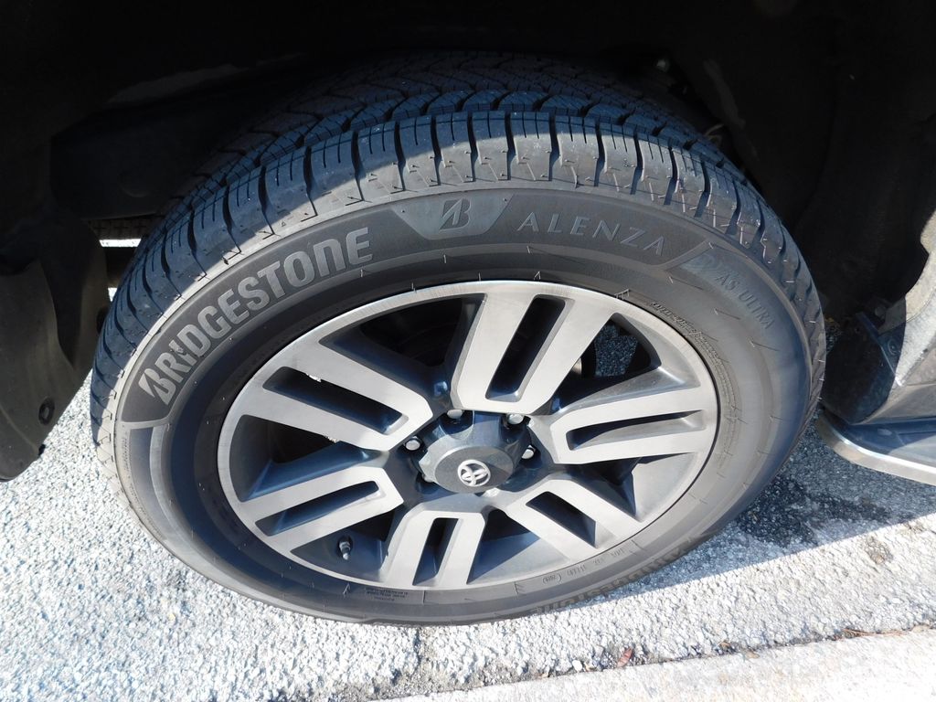 Thumbnail: 2016 Toyota 4Runner - 9