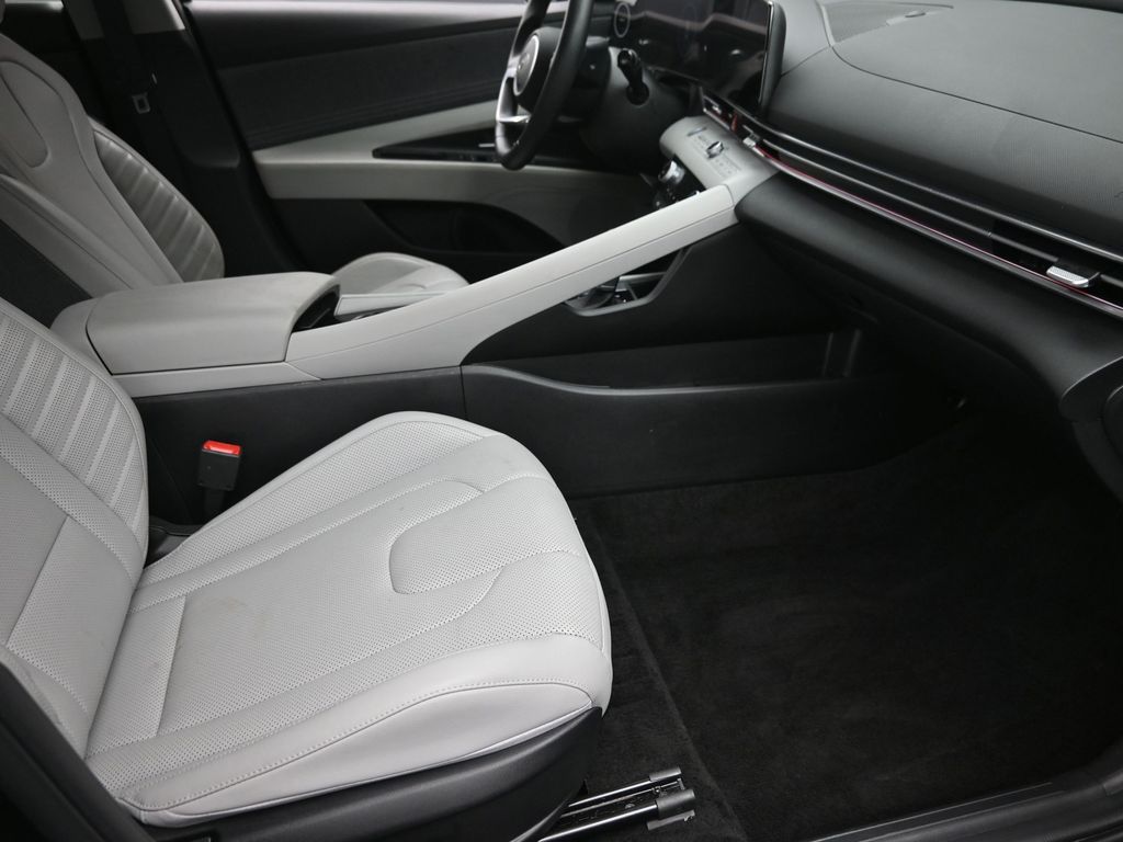 Certified Used 2025 Black Hyundai Limited image 7