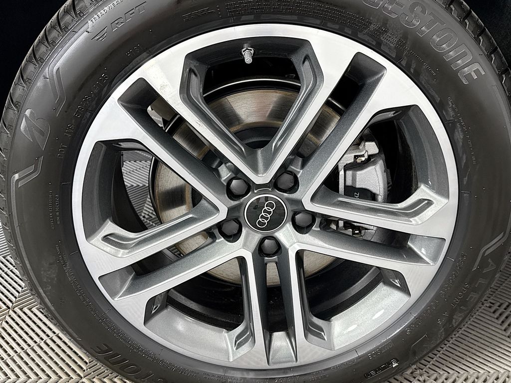 Thumbnail: 2025 Audi Q5 - 32