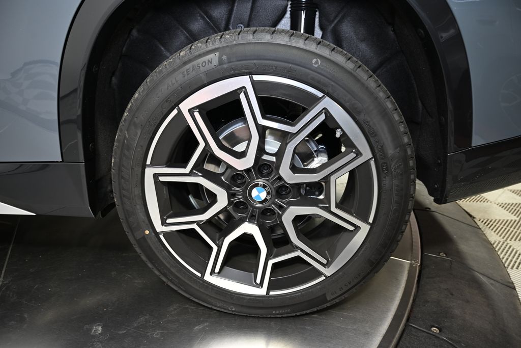 Thumbnail: 2026 BMW X1 - 12