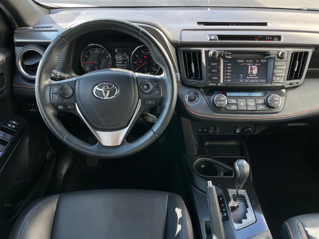 2017 Toyota RAV4 SE 10