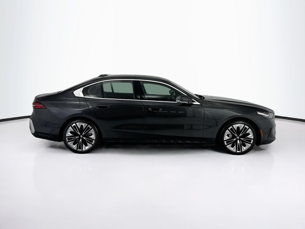 Thumbnail: 2026 BMW i5 - 4