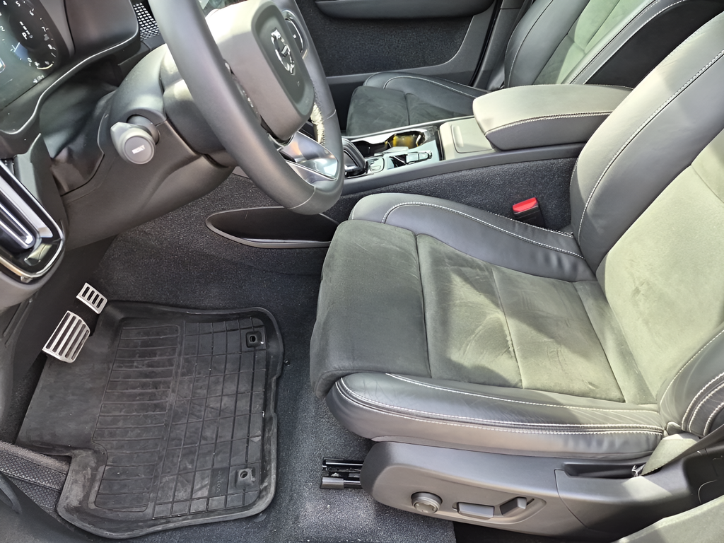 Used Car 2022 Volvo Xc40  R-design For Sale Under $25,000 In Austin, Texas