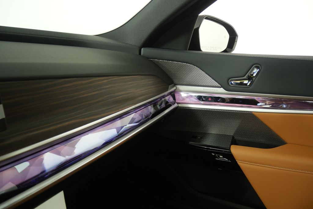 Thumbnail: 2025 BMW 7 Series - 26