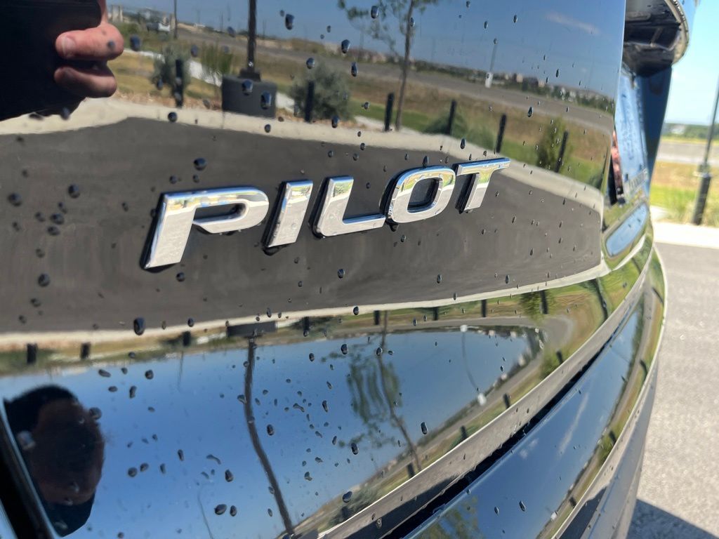 Thumbnail: 2016 Honda Pilot - 8