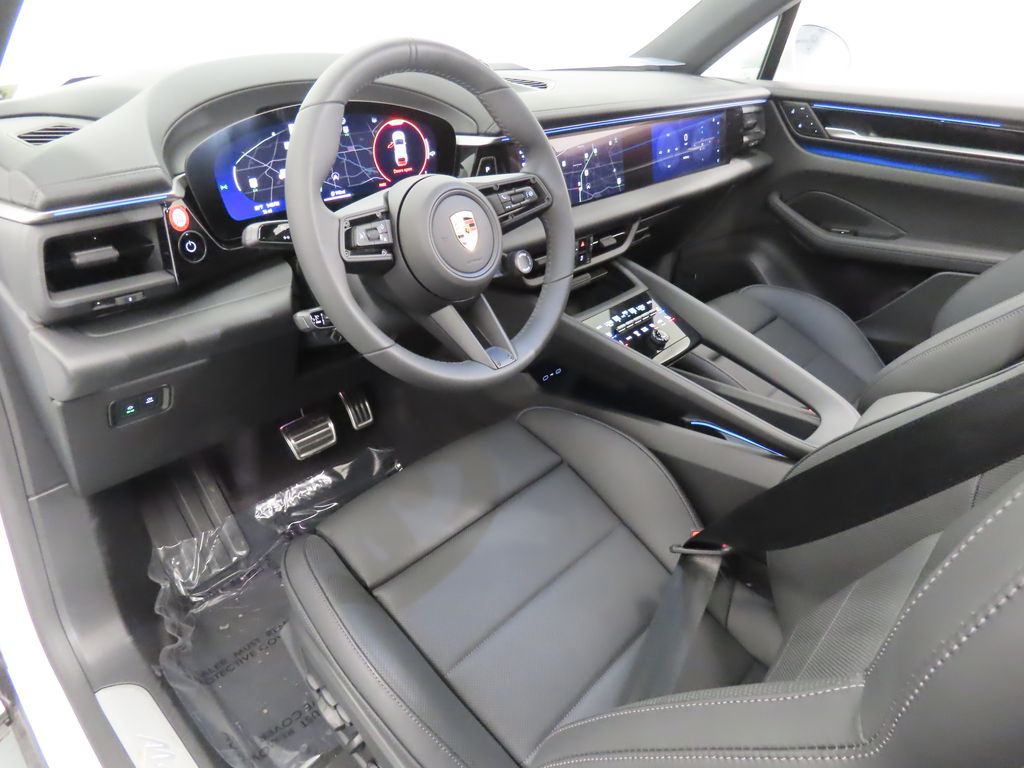 Thumbnail: 2025 Porsche Macan - 4