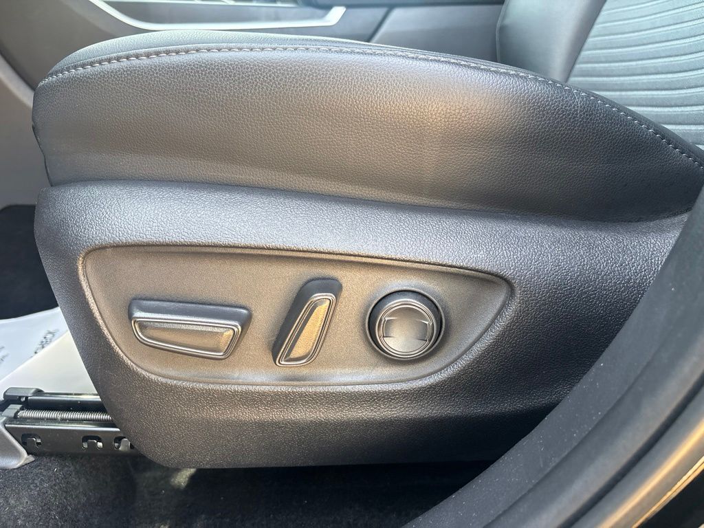 Used 2025 Toyota Highlander SUV