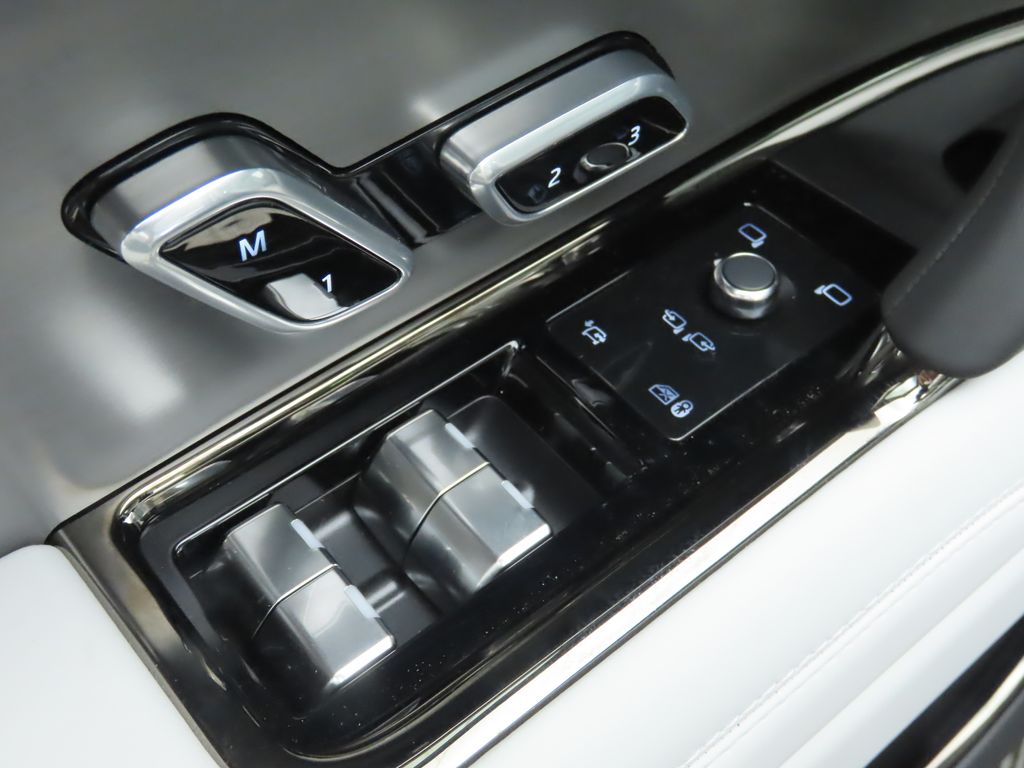 Thumbnail: 2025 Land Rover Range Rover Sport - 25