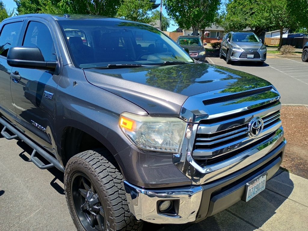 Magnetic Gray Metallic 2017 Toyota Tundra Pickup Truck Four-Wheel Drive 6-Speed Automatic Overdrive