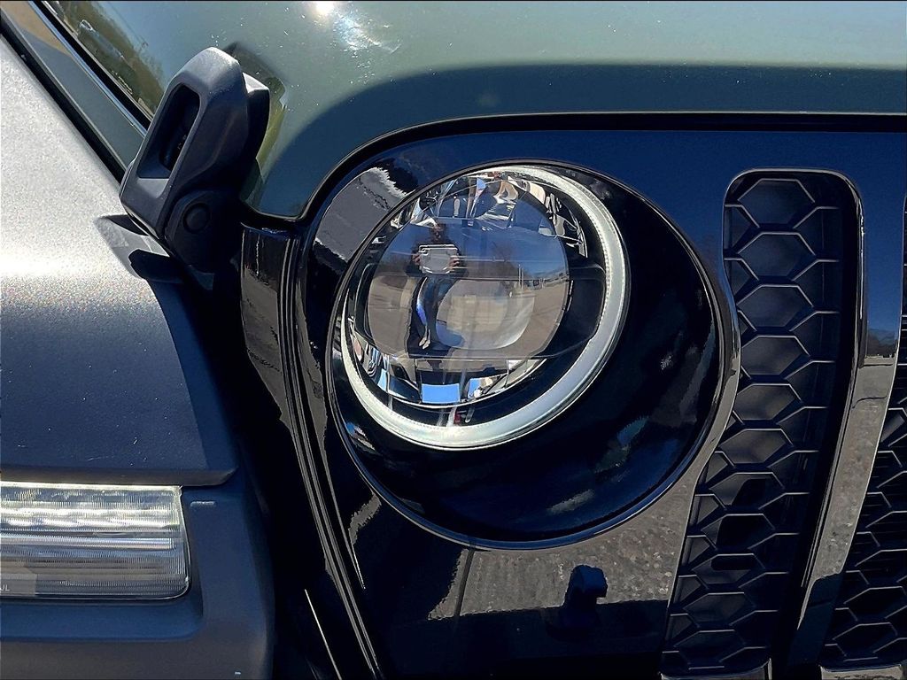 2023 Jeep Wrangler — photo 32