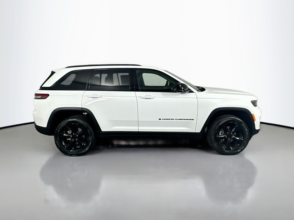 New 2025 White Jeep Altitude X image 8