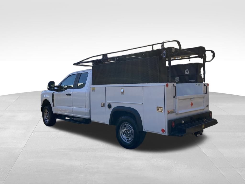 2023 Ford F-250 XL photo 3