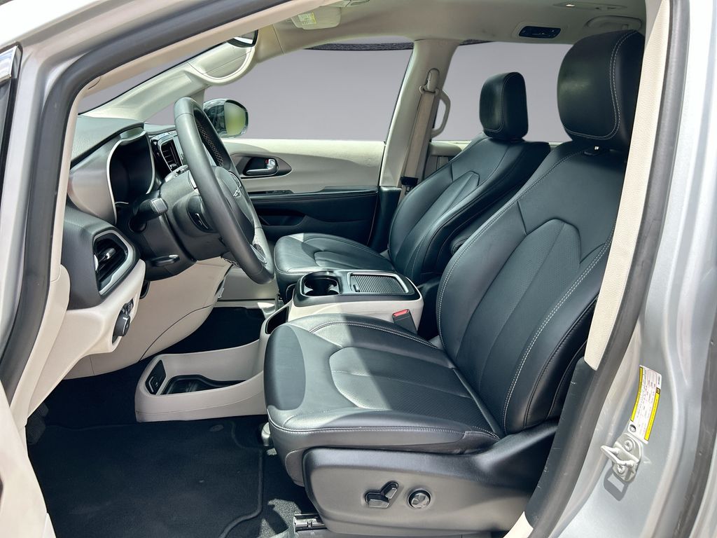 Thumbnail: 2024 Chrysler Pacifica - 11