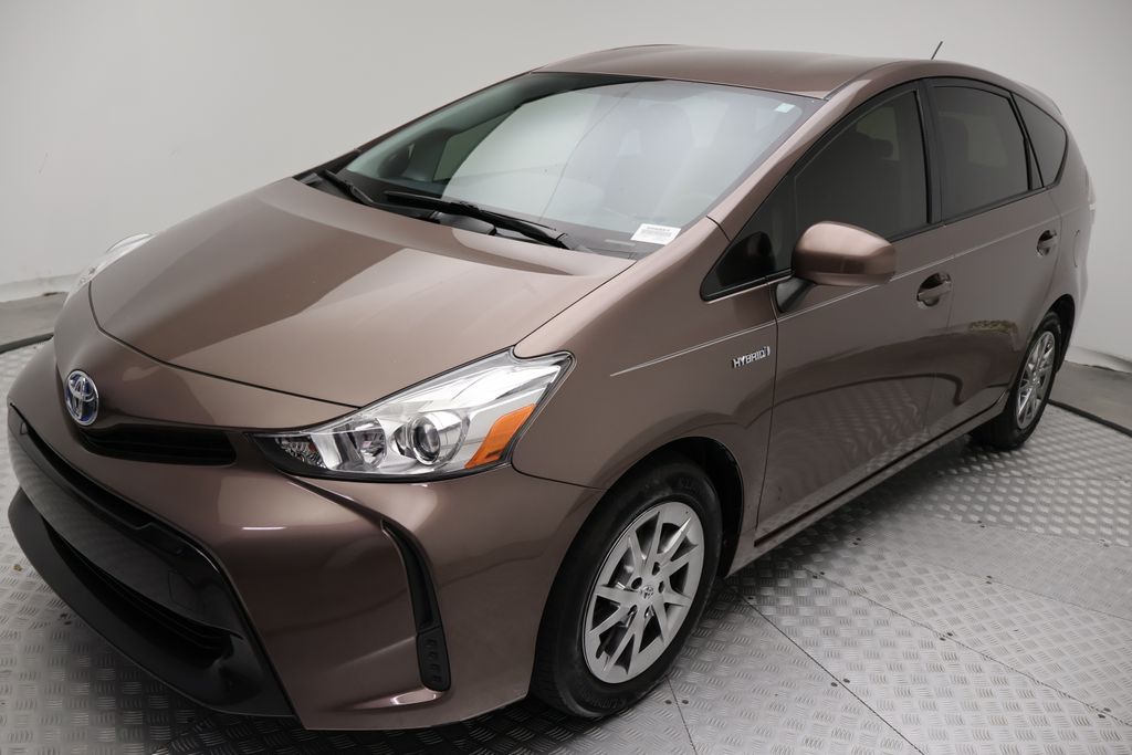 Thumbnail: 2017 Toyota Prius v - 2