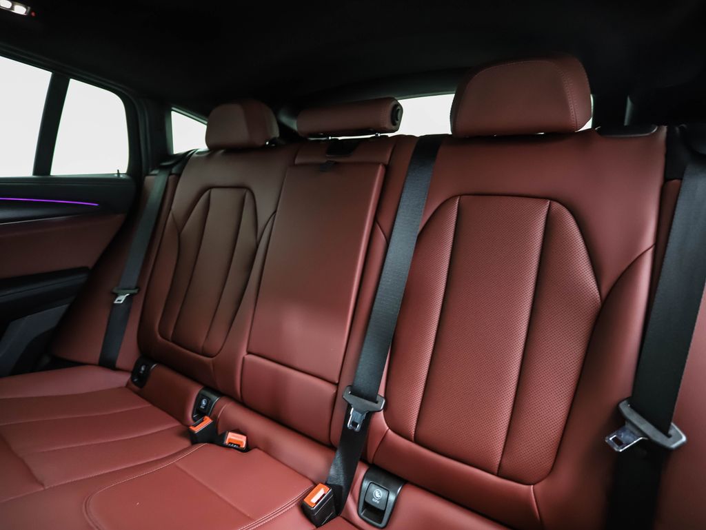 Thumbnail: 2023 BMW X4 - 23