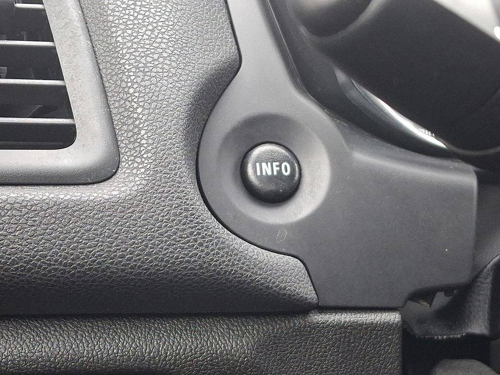 Thumbnail: 2023 Mitsubishi Outlander Sport - 24