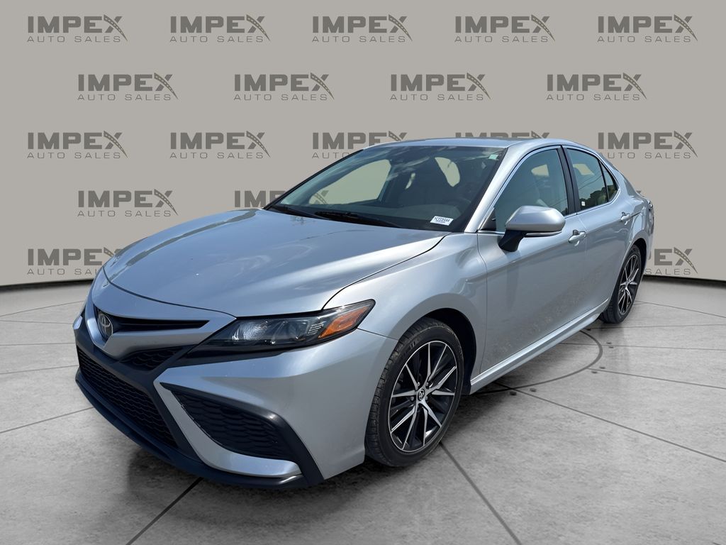 2022 Toyota Camry SE's photo