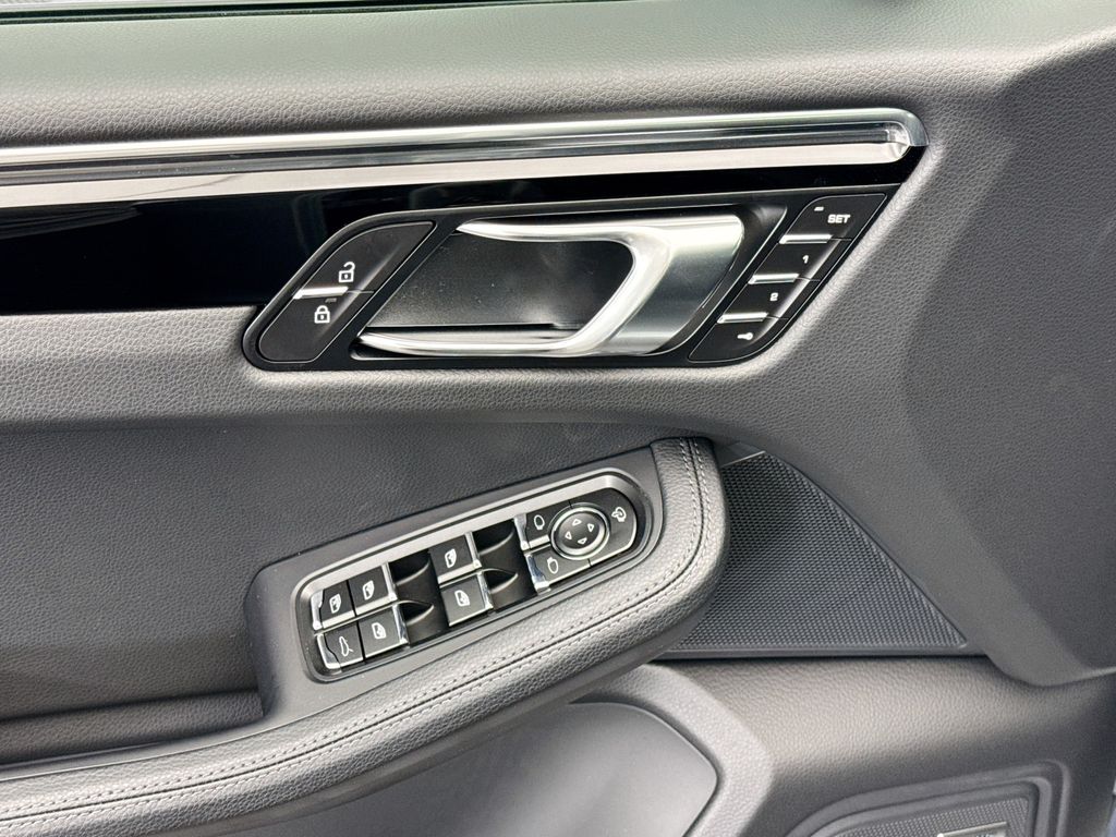 Thumbnail: 2026 Porsche Macan - 24