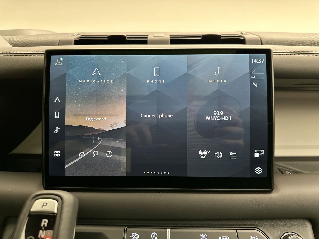 2025 Land Rover Defender 110 13