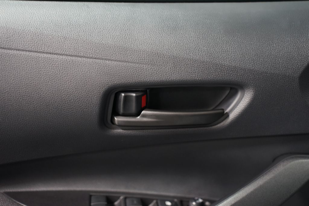 2025 Toyota Corolla LE 29