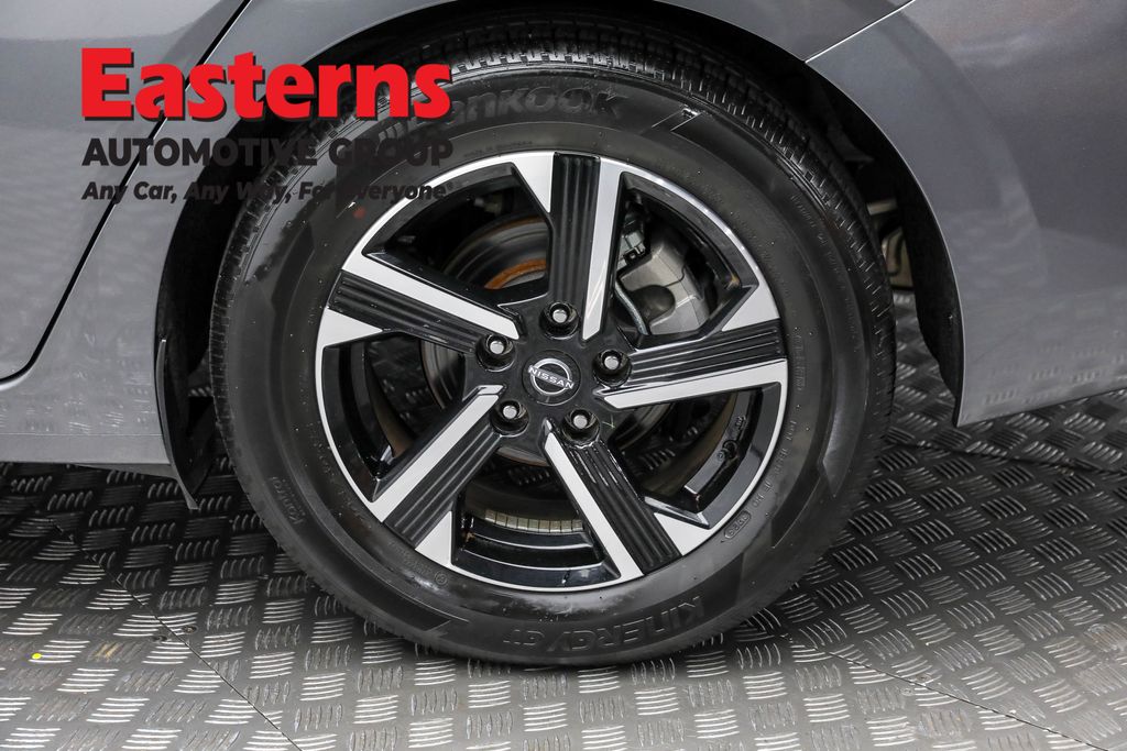 Used 2024 Gray Nissan SV image 8