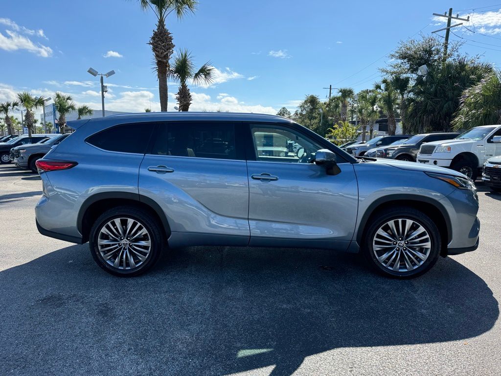 2023 Toyota Highlander Platinum 9