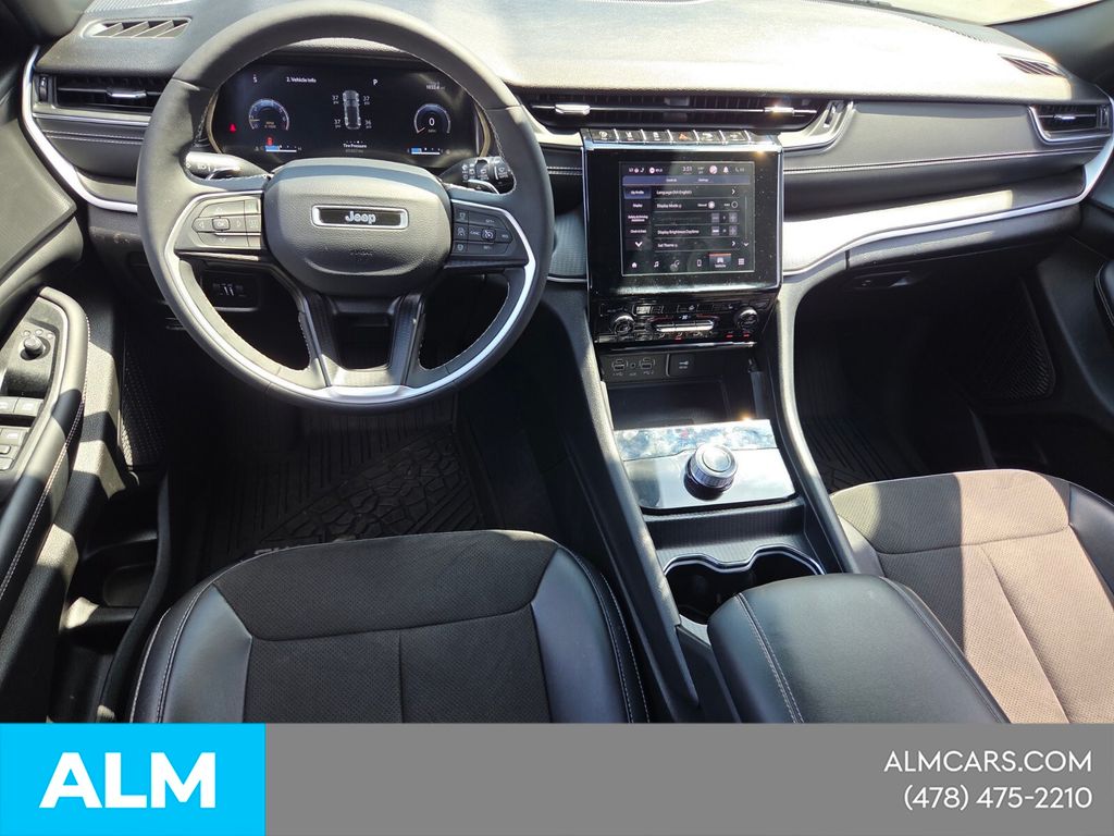 Used 2023 White Jeep Altitude image 12