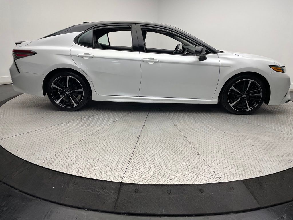 2019 Toyota Camry XSE 4