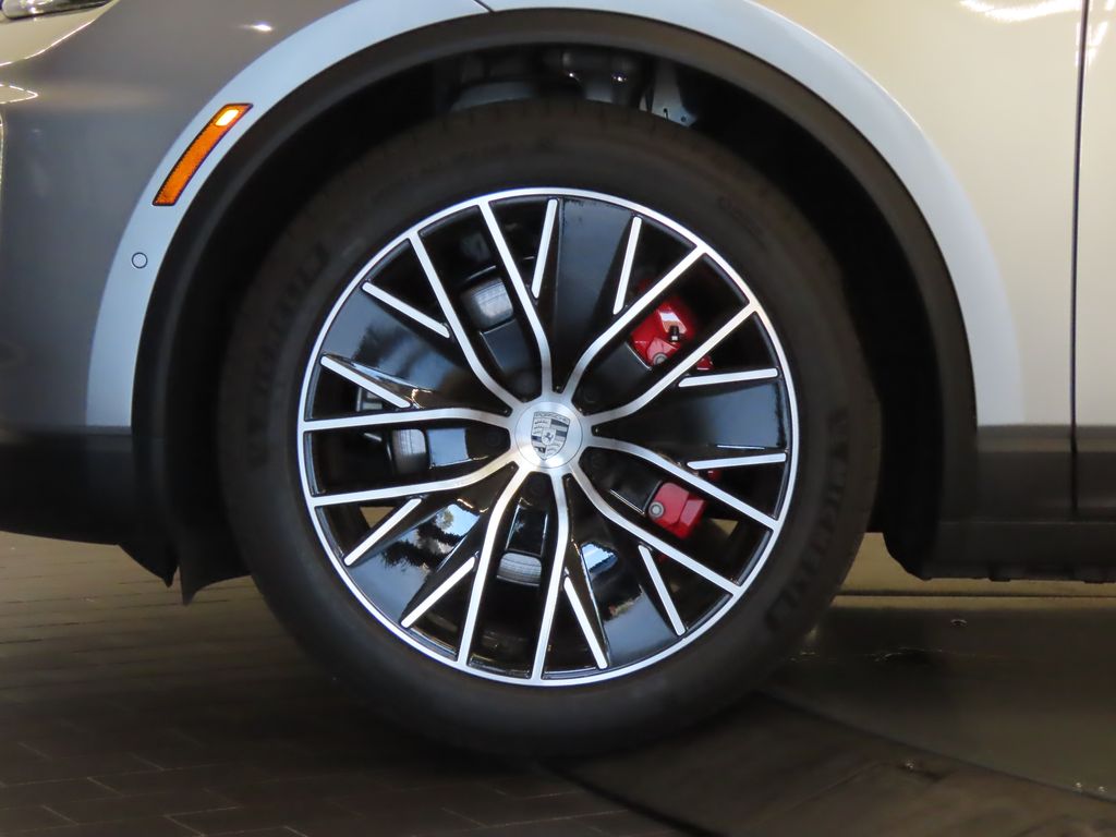 Thumbnail: 2025 Porsche Macan - 11
