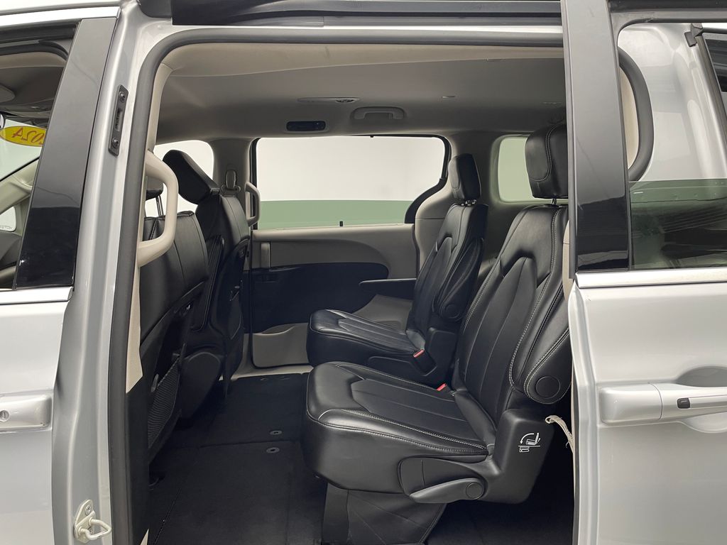 Thumbnail: 2024 Chrysler Pacifica - 32