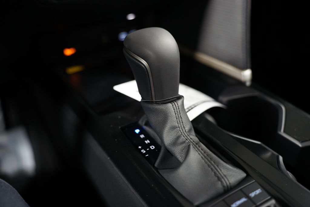 2025 Toyota Camry SE 23