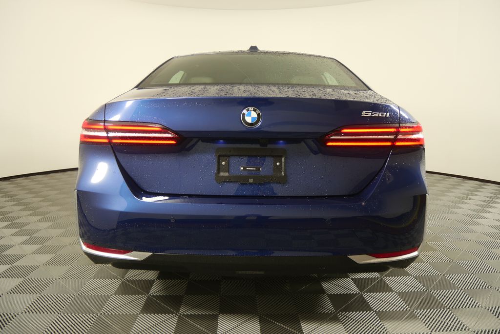 Thumbnail: 2025 BMW 5 Series - 4