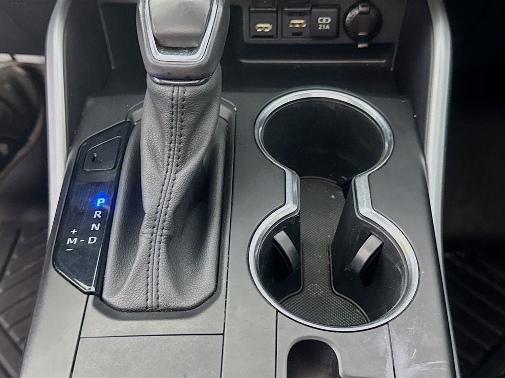 Used Car 2021 Toyota Highlander  Xle For Sale Under $30,000 In Austin, Texas