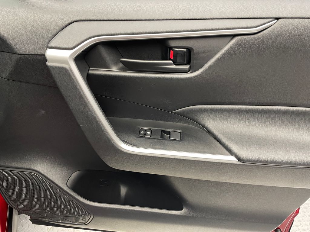 2022 Toyota RAV4 LE 16