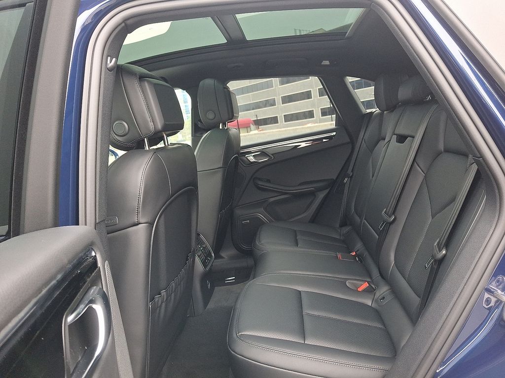 Thumbnail: 2026 Porsche Macan - 13