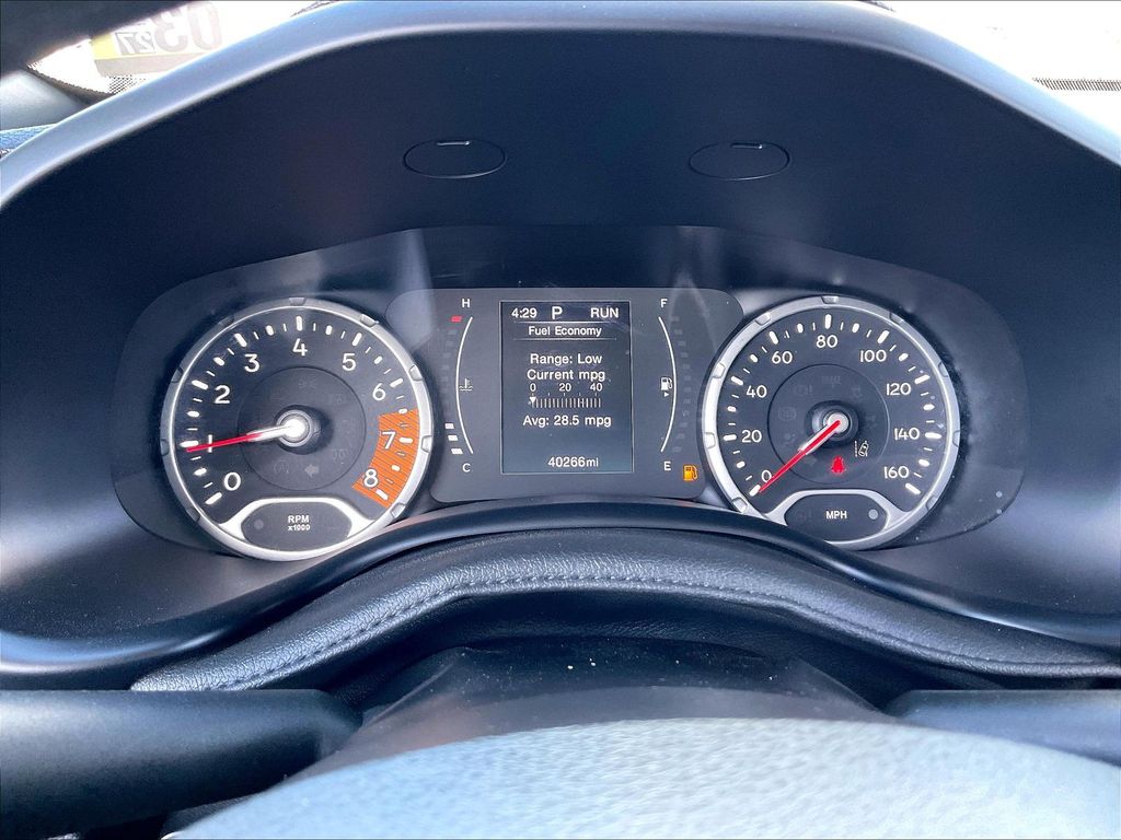 2023 Jeep Renegade — photo 23