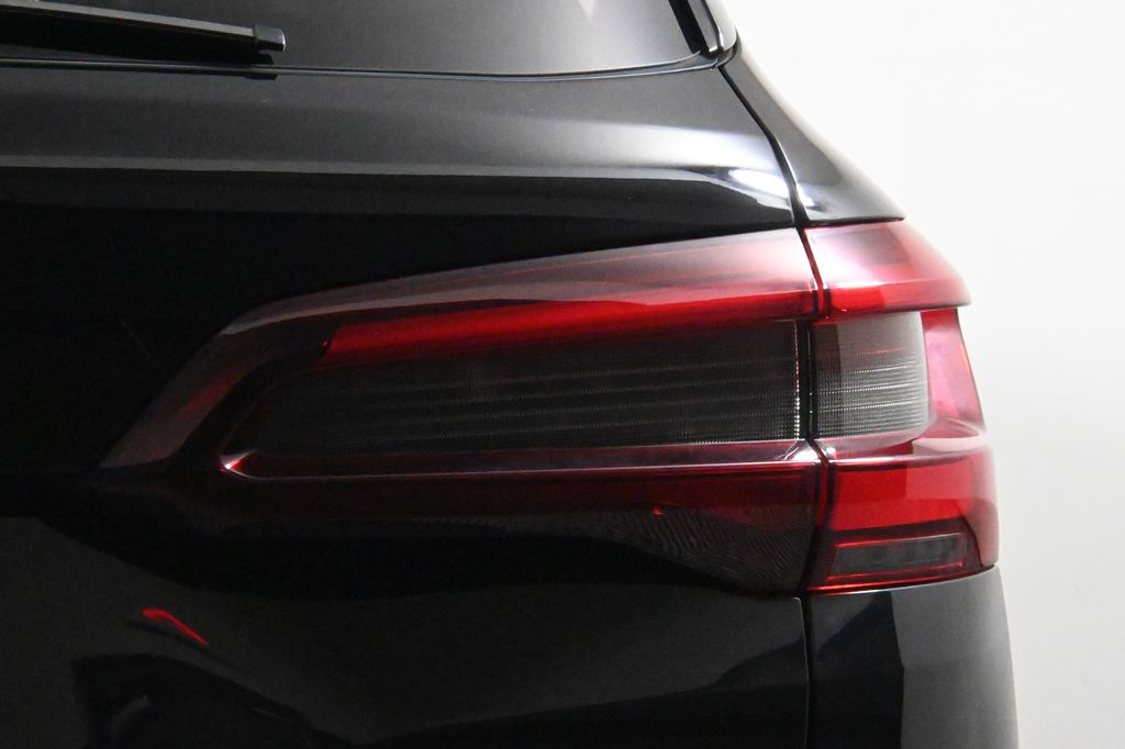 Thumbnail: 2021 BMW X5 - 13