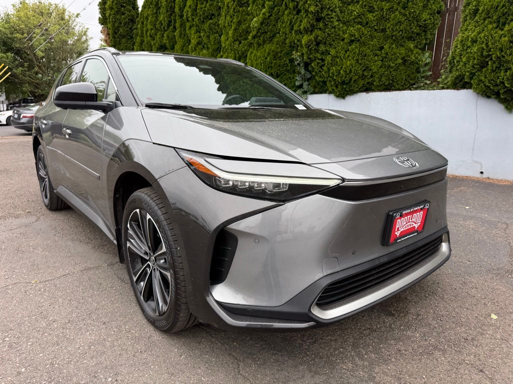 View vehicle photo 2
